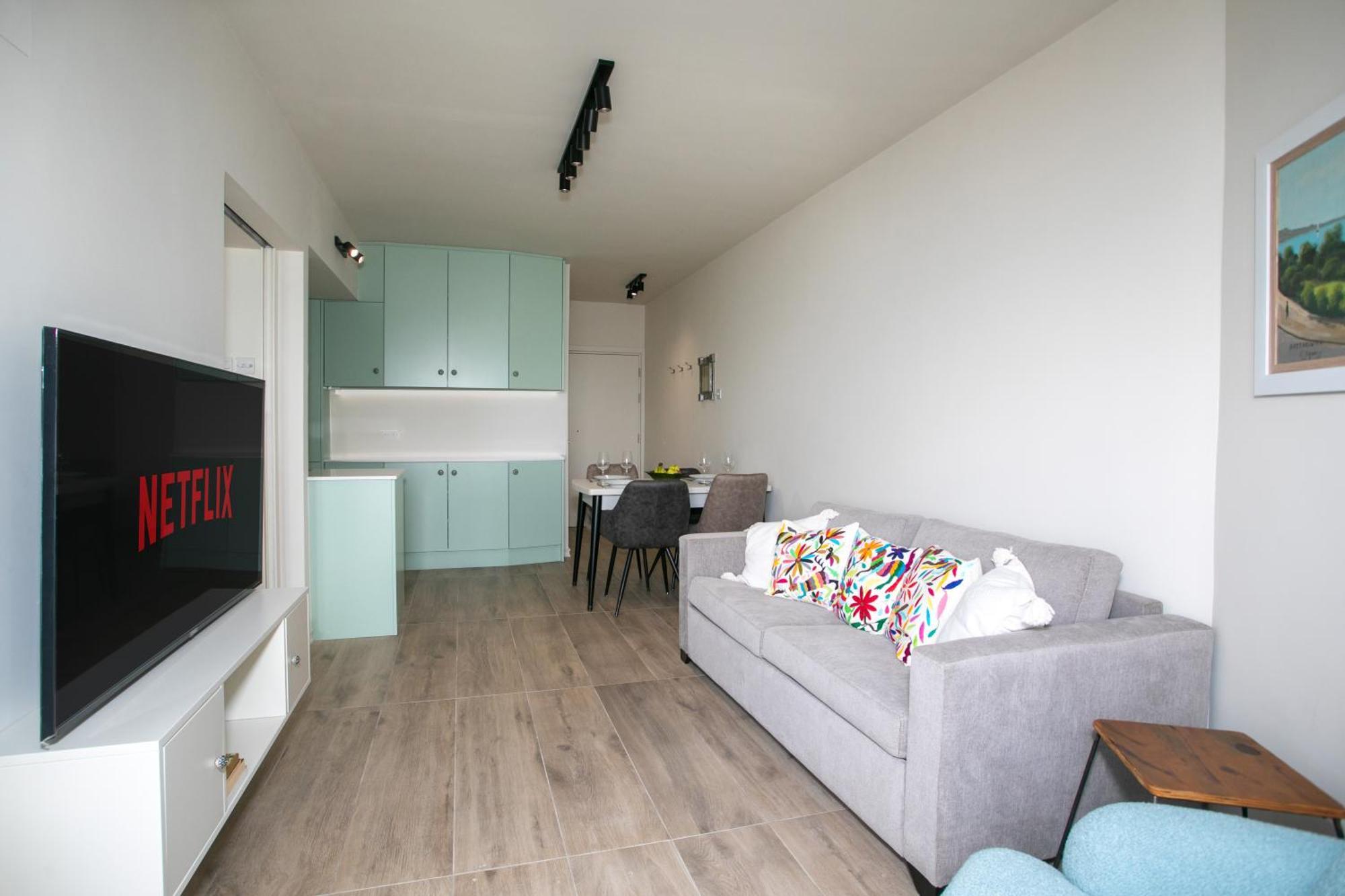 Palmove Luxurious Beachfront Apt ラルナカ エクステリア 写真