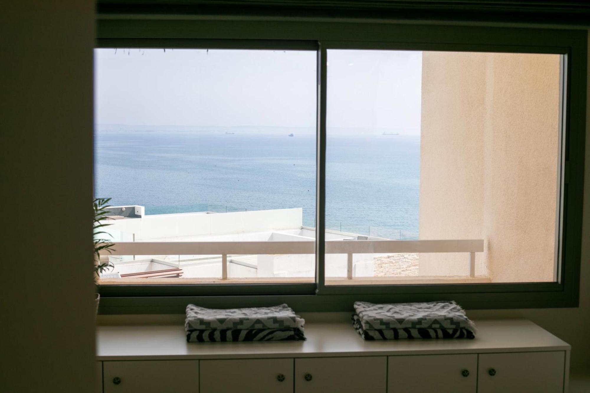 Palmove Luxurious Beachfront Apt ラルナカ エクステリア 写真