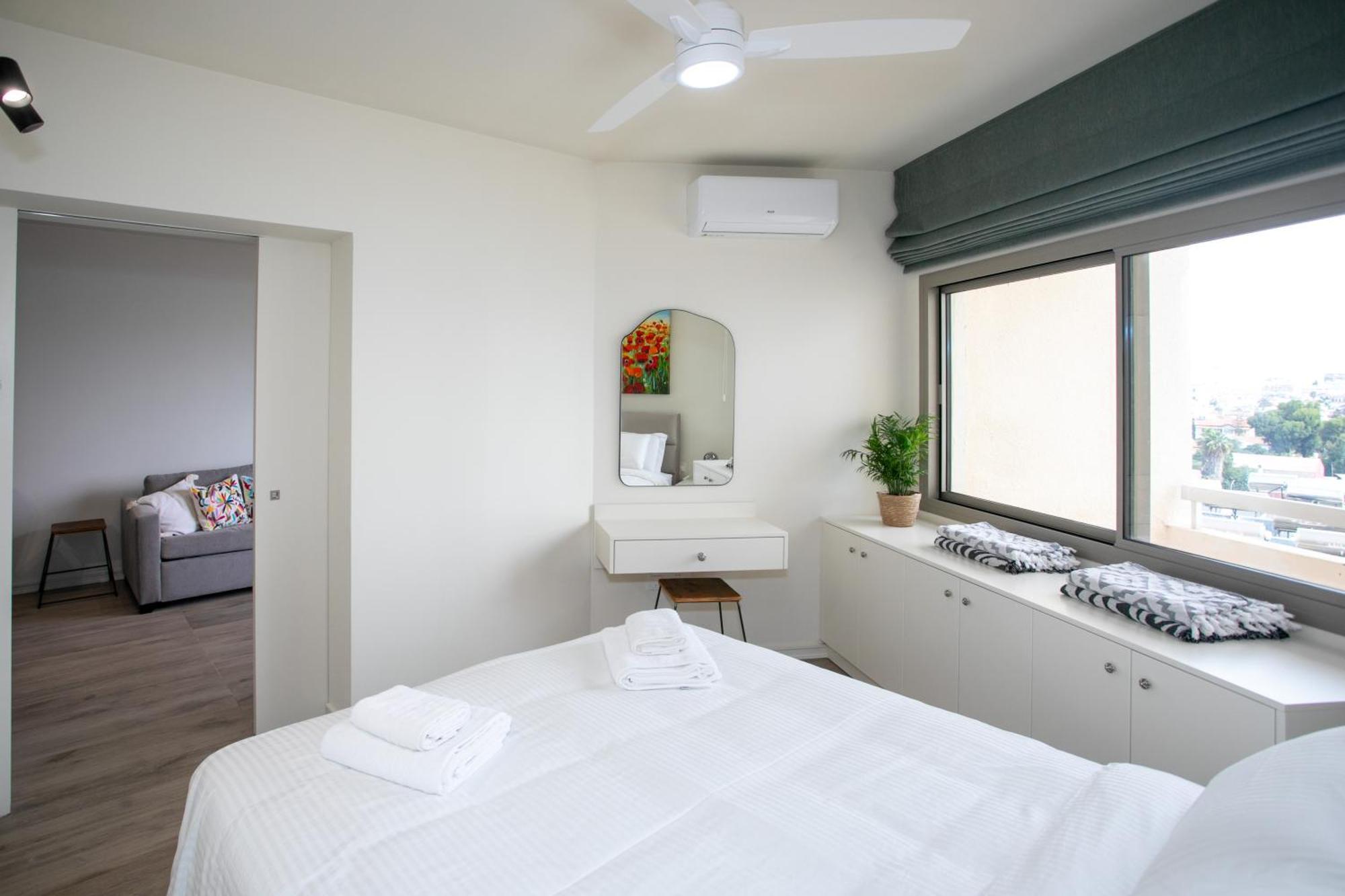 Palmove Luxurious Beachfront Apt ラルナカ エクステリア 写真