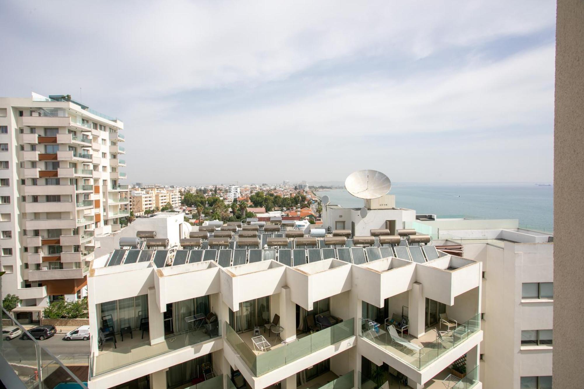Palmove Luxurious Beachfront Apt ラルナカ エクステリア 写真