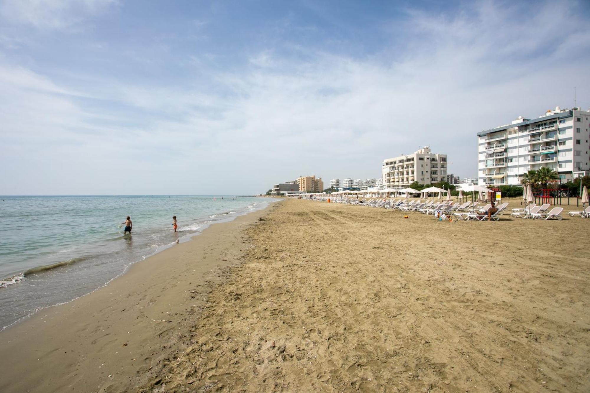 Palmove Luxurious Beachfront Apt ラルナカ エクステリア 写真