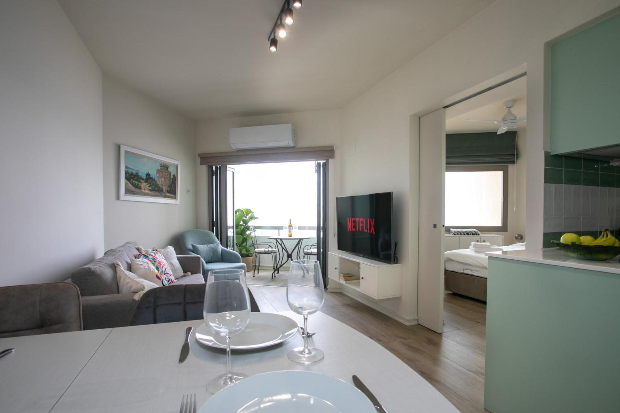 Palmove Luxurious Beachfront Apt ラルナカ エクステリア 写真