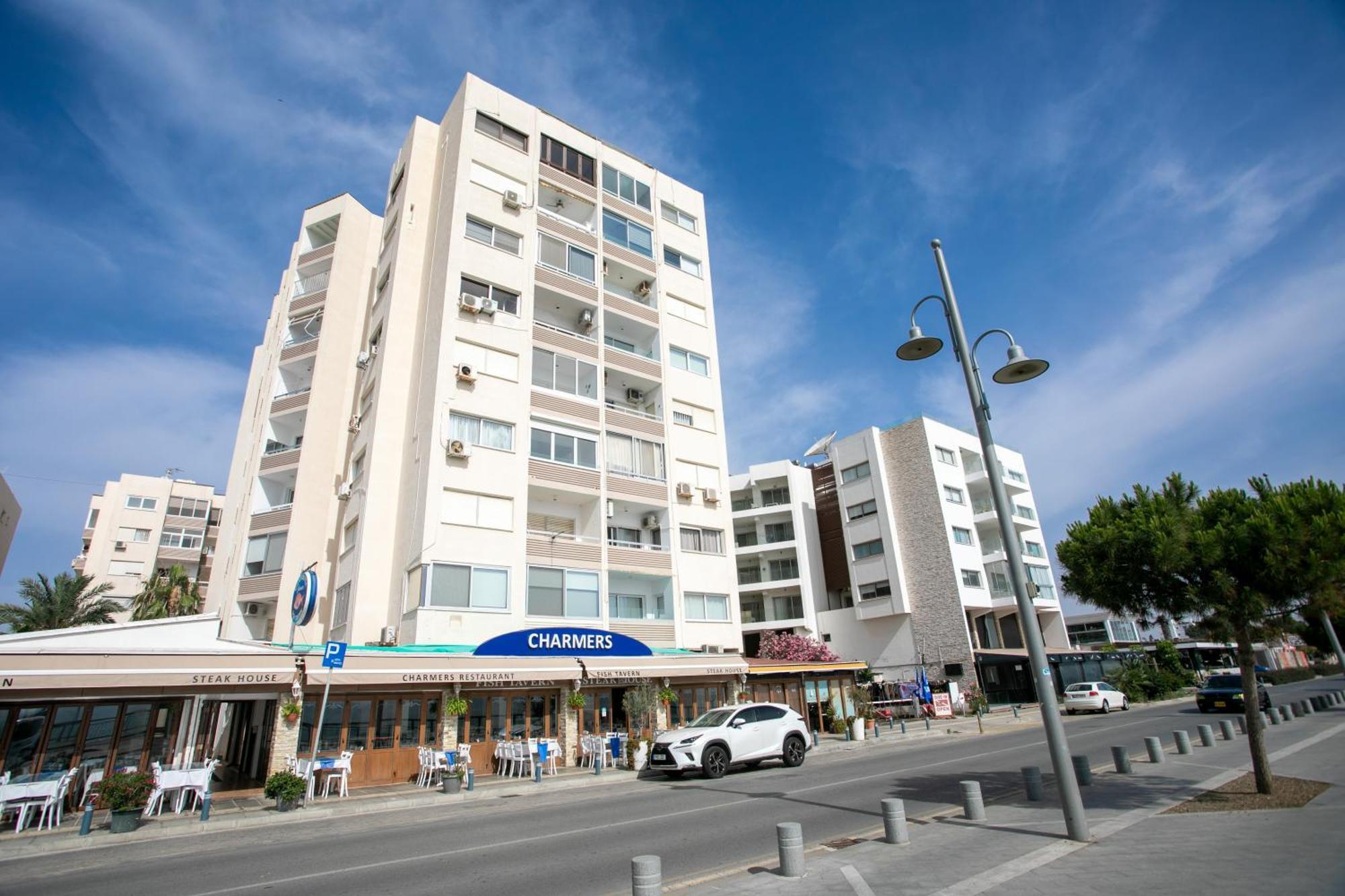 Palmove Luxurious Beachfront Apt ラルナカ エクステリア 写真