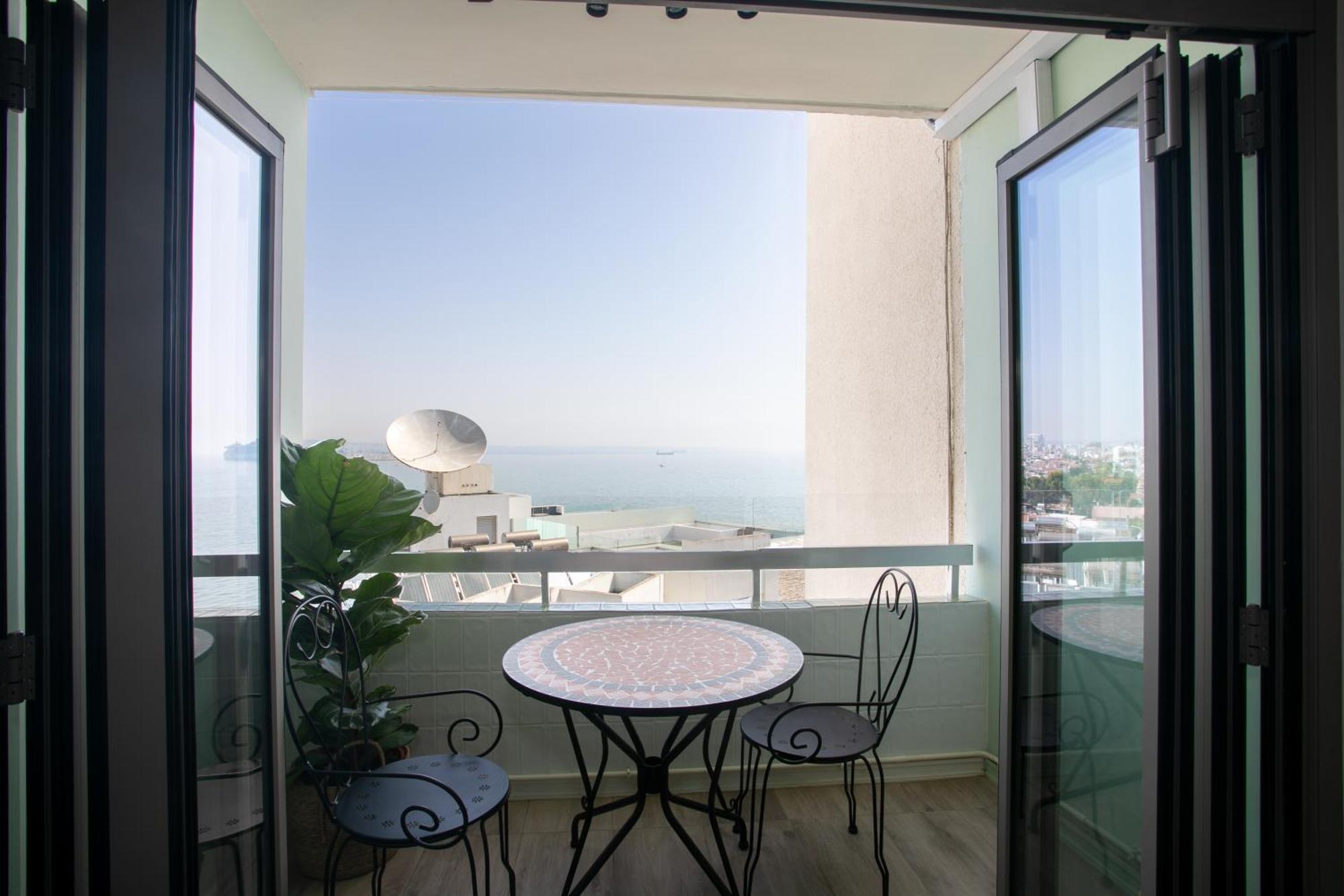 Palmove Luxurious Beachfront Apt ラルナカ エクステリア 写真