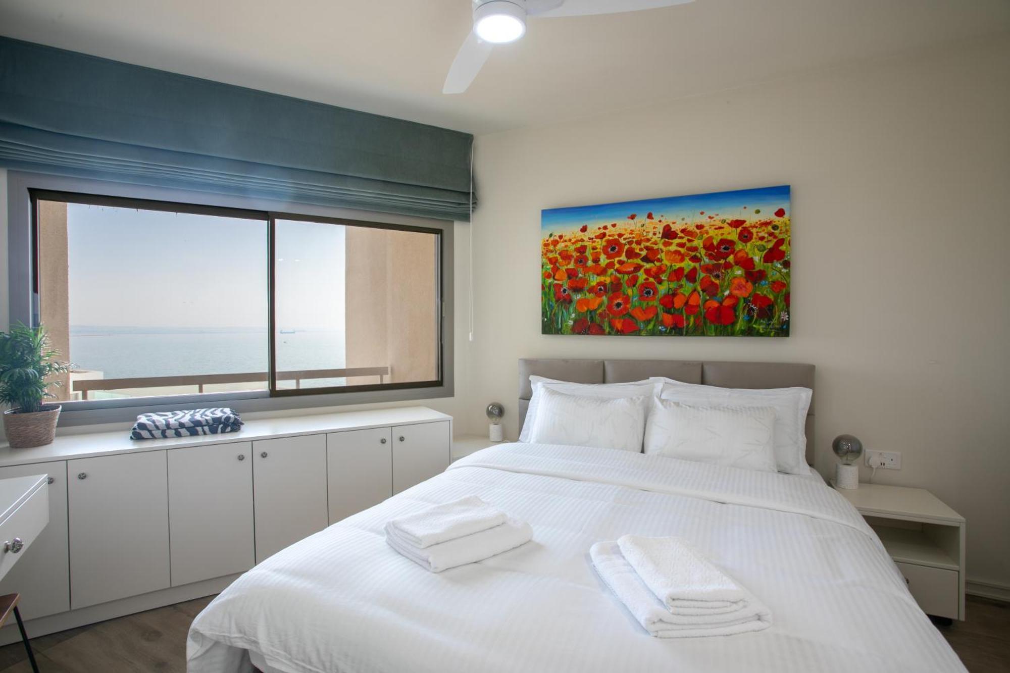 Palmove Luxurious Beachfront Apt ラルナカ エクステリア 写真