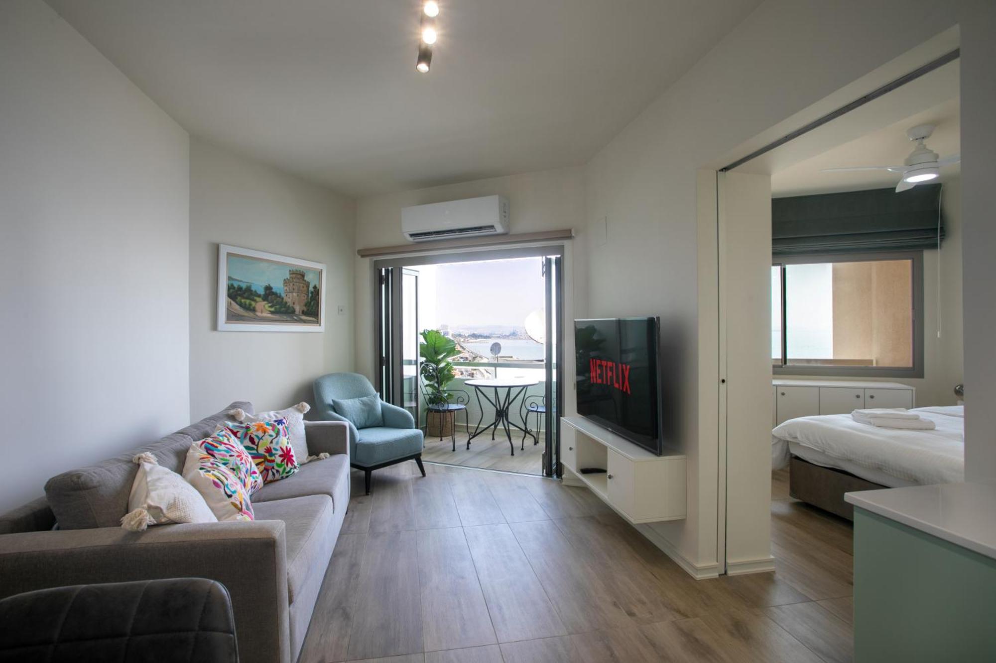 Palmove Luxurious Beachfront Apt ラルナカ エクステリア 写真