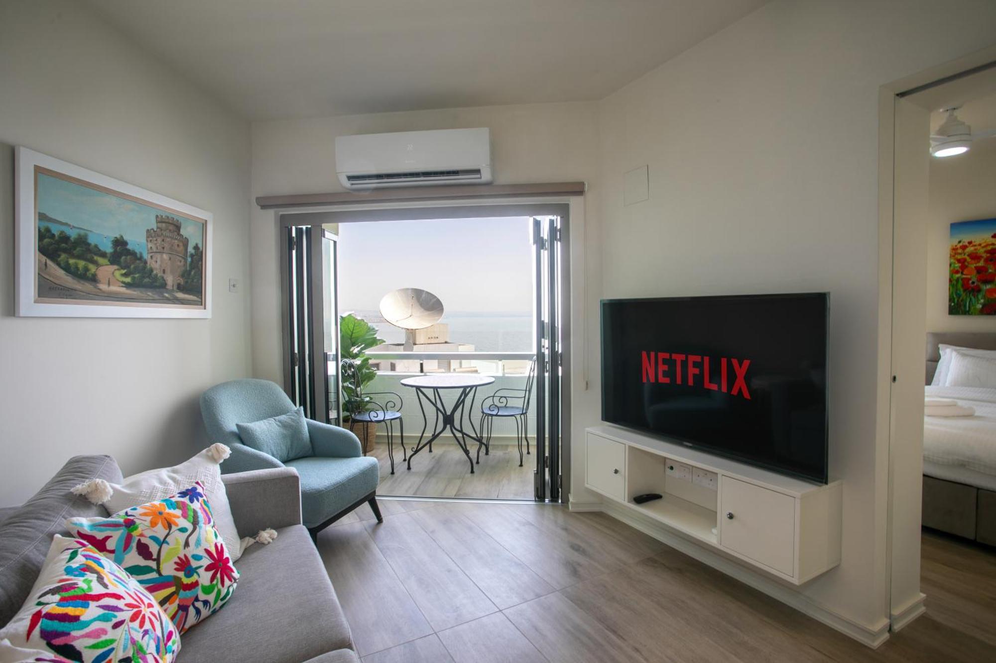 Palmove Luxurious Beachfront Apt ラルナカ エクステリア 写真
